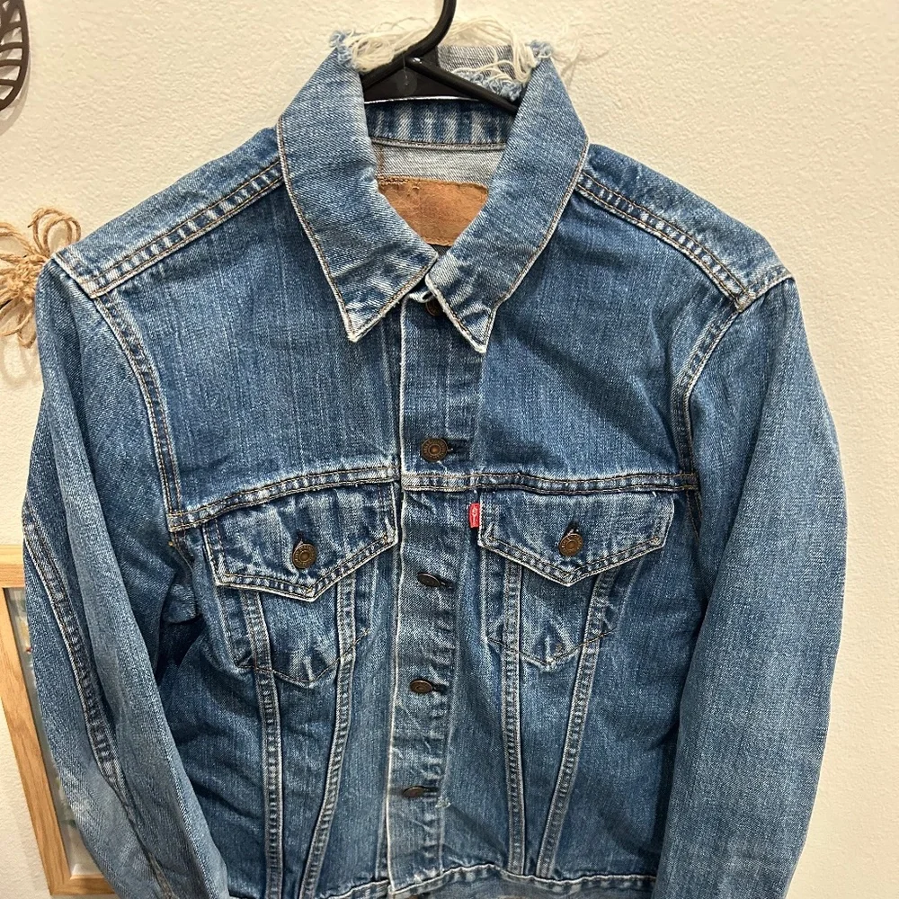 Women's Vintage Levi's Denim Jacket, Size 30 (Small) - Picture 1 of 6